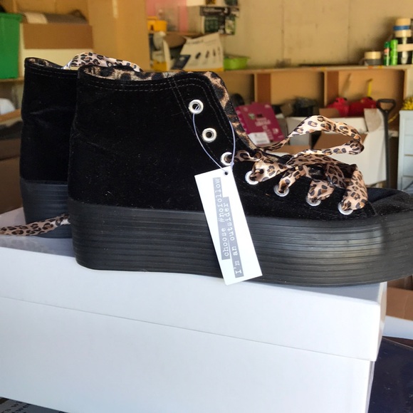 Shoes - Picture 1 of 1